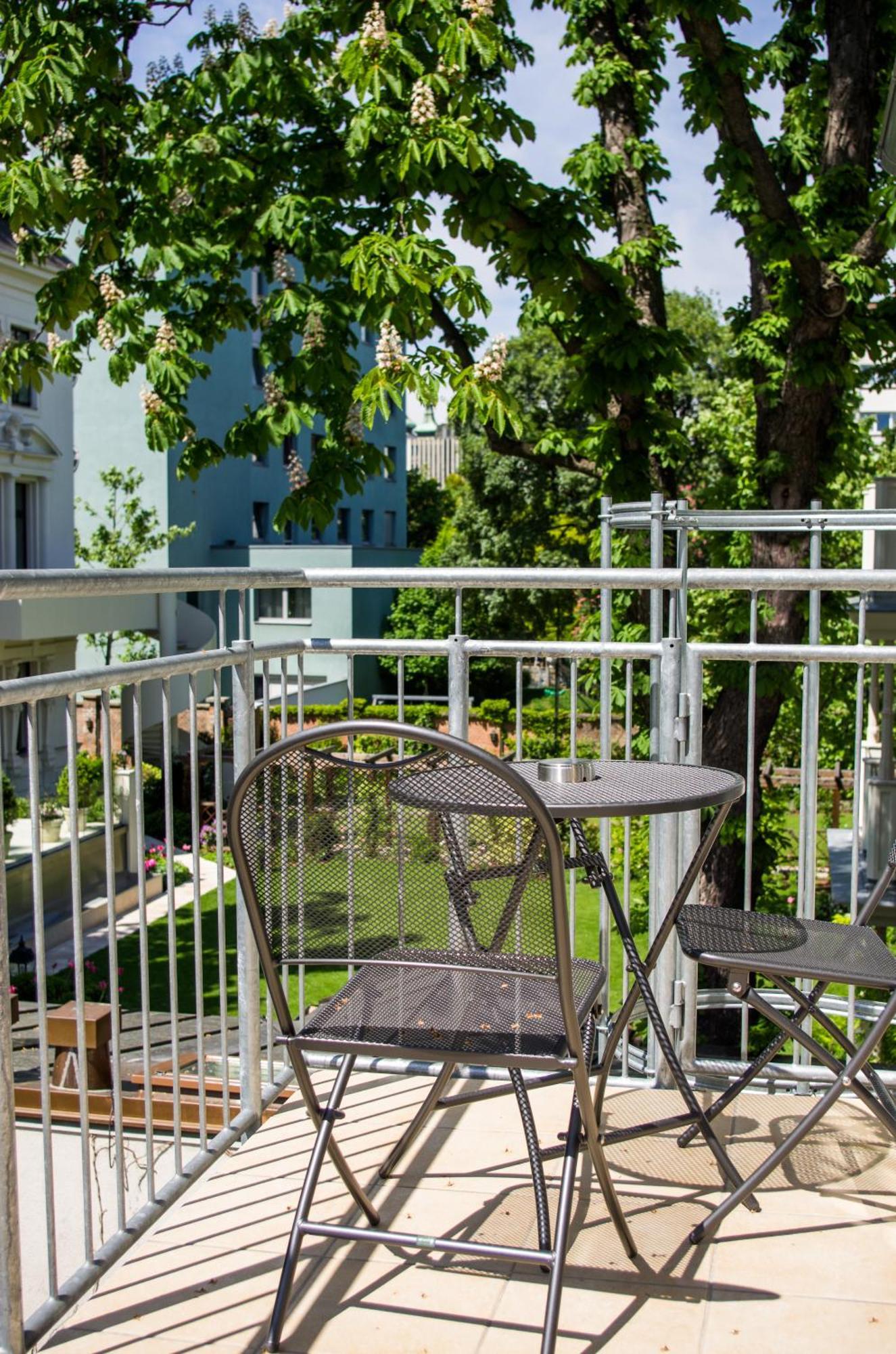 Junior Suite with Garden View